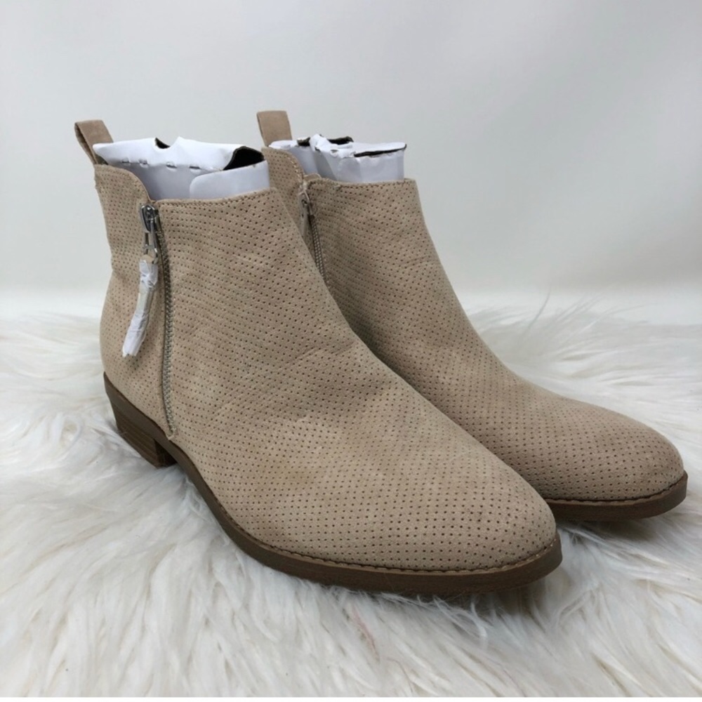 Universal Thread Tan Ankle Booties